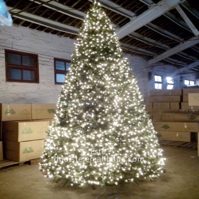 Wholesale Fashion Cheap artificial christmas tree with LED lights